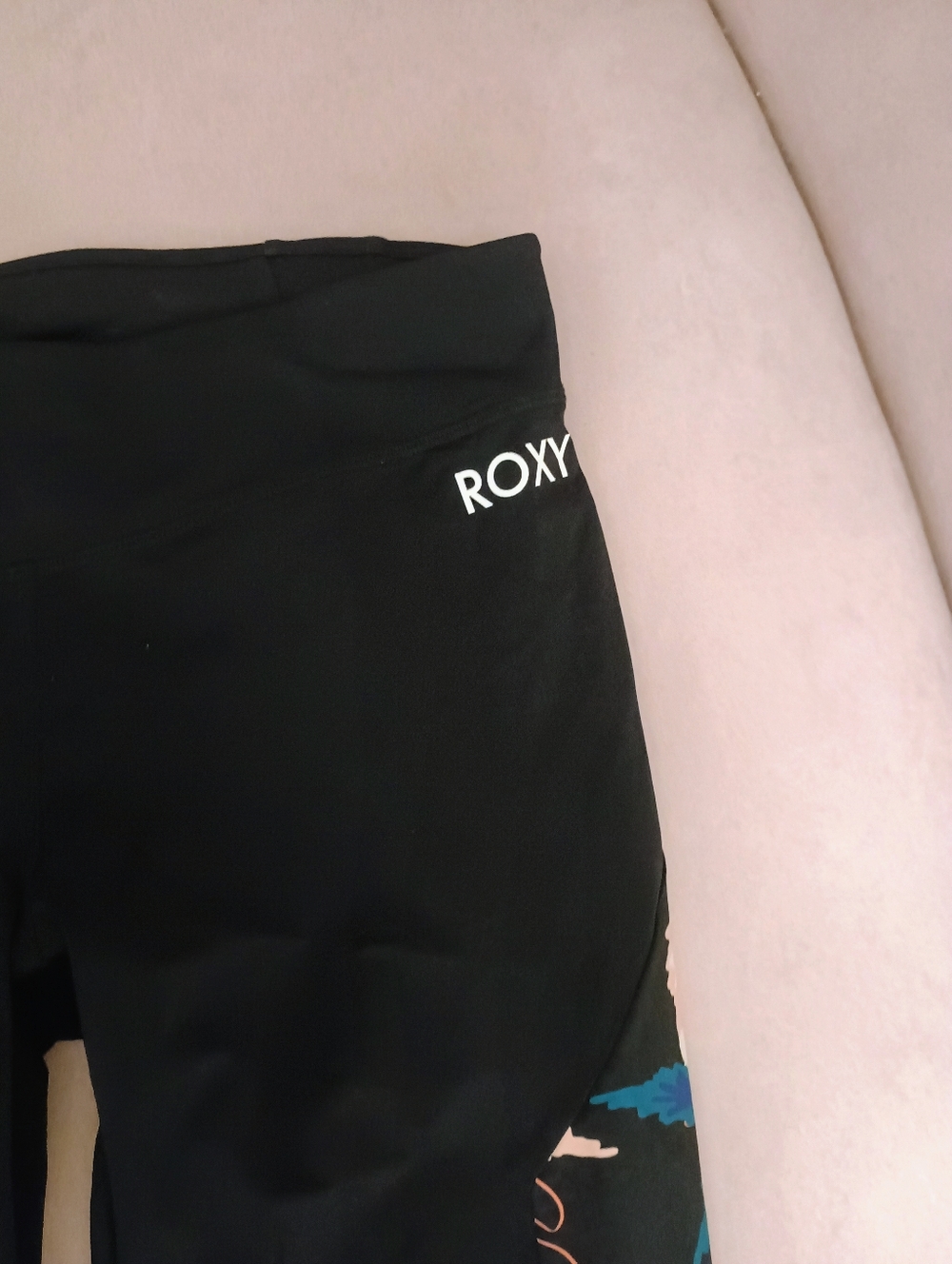 Roxy Take Me To The Beach Leggings in Black and Tropical Print - XL SPF Fabric - Picture 4 of 8